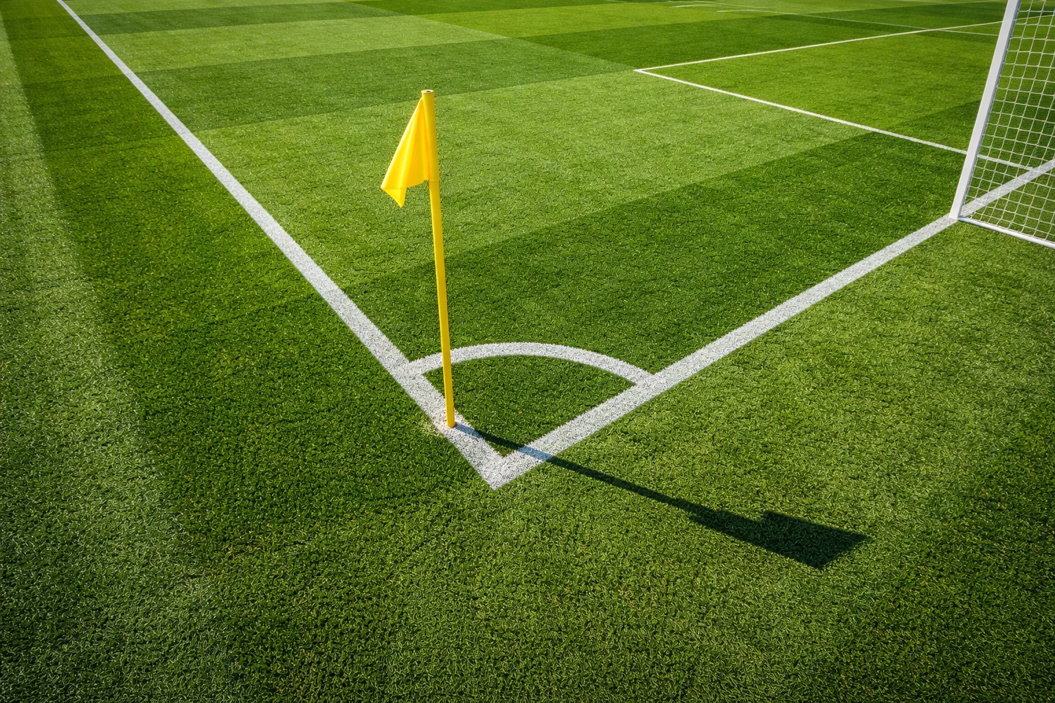 Voetbalveld vanuit vogelperspectief met cornervlag zichtbaar