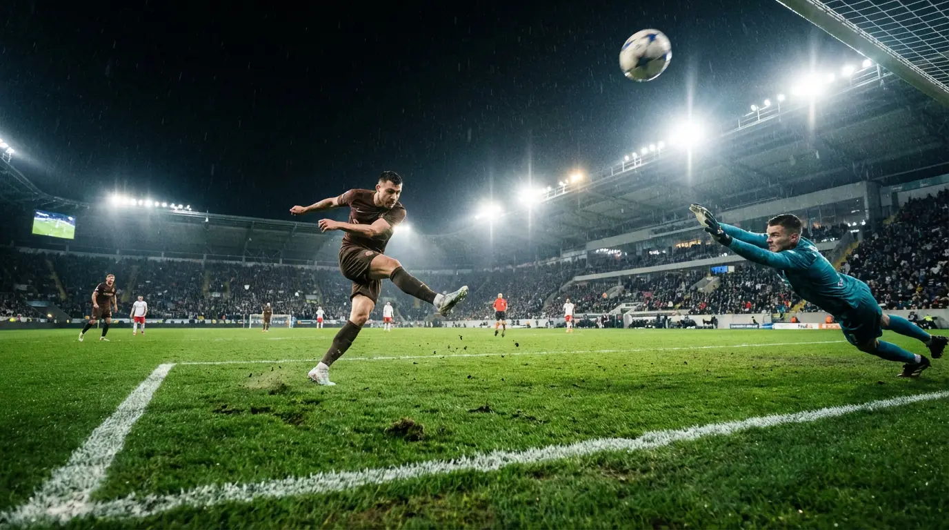 Voetballer die een schot op doel neemt vanuit het strafschopgebied